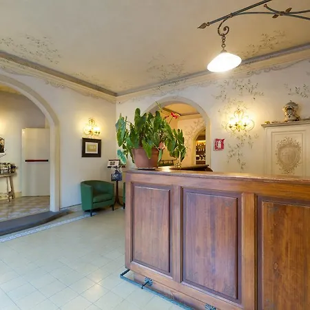 Moderno Hotel 2*