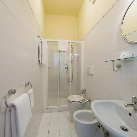 Moderno Hotel 2*