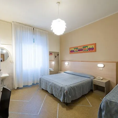 Moderno Hotel 2*
