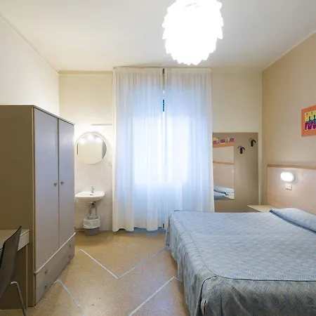 Moderno Hotel 2*